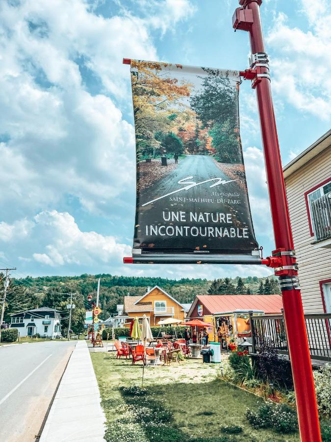 Auberge Mandala Saint Mathieu Du Parc Exterior foto